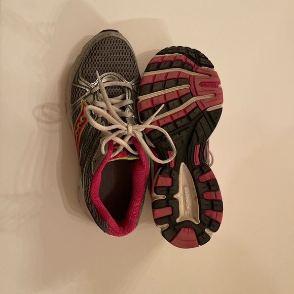 Saucony shoes - Picture 2 of 2